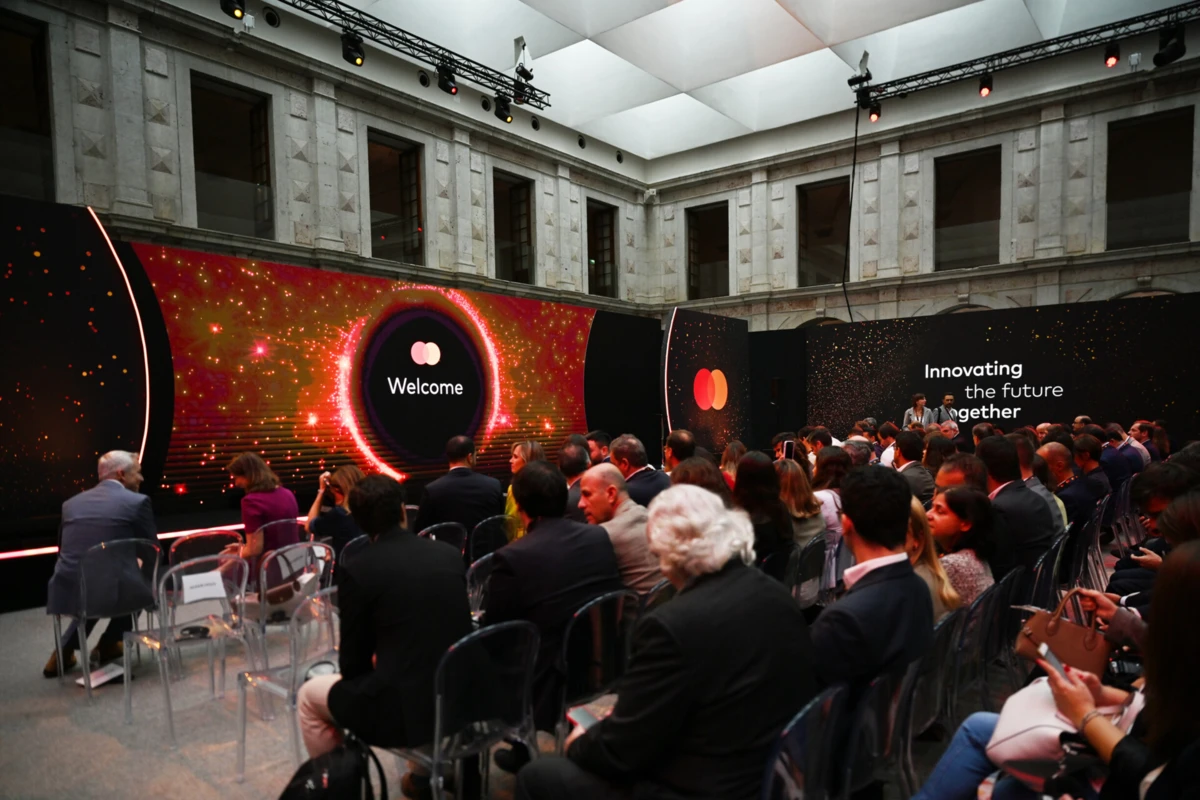 Imagem de contexto do artigo Mastercard reforça aposta em inteligência artificial no turismo e cibersegurança