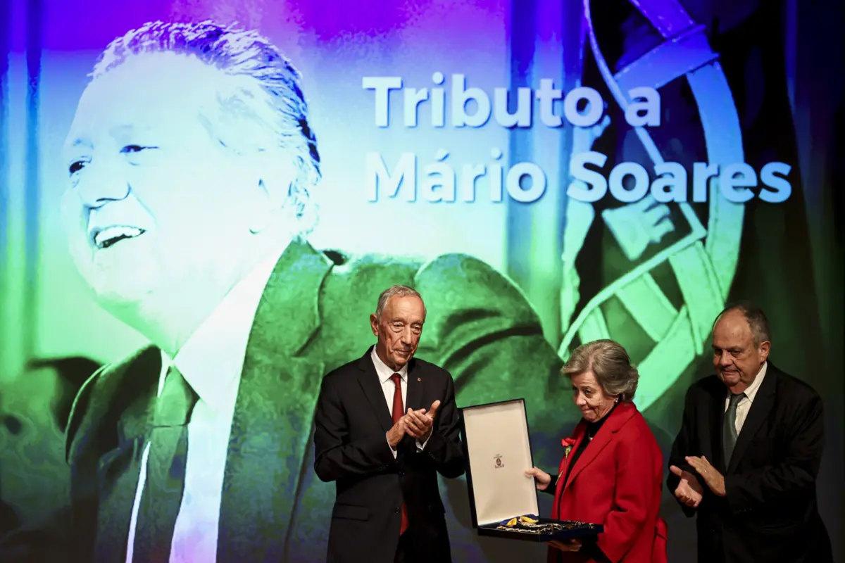 Imagem de contexto do artigo Marcelo condecora Mário Soares a título póstumo com o Grande Colar da Ordem de Camões