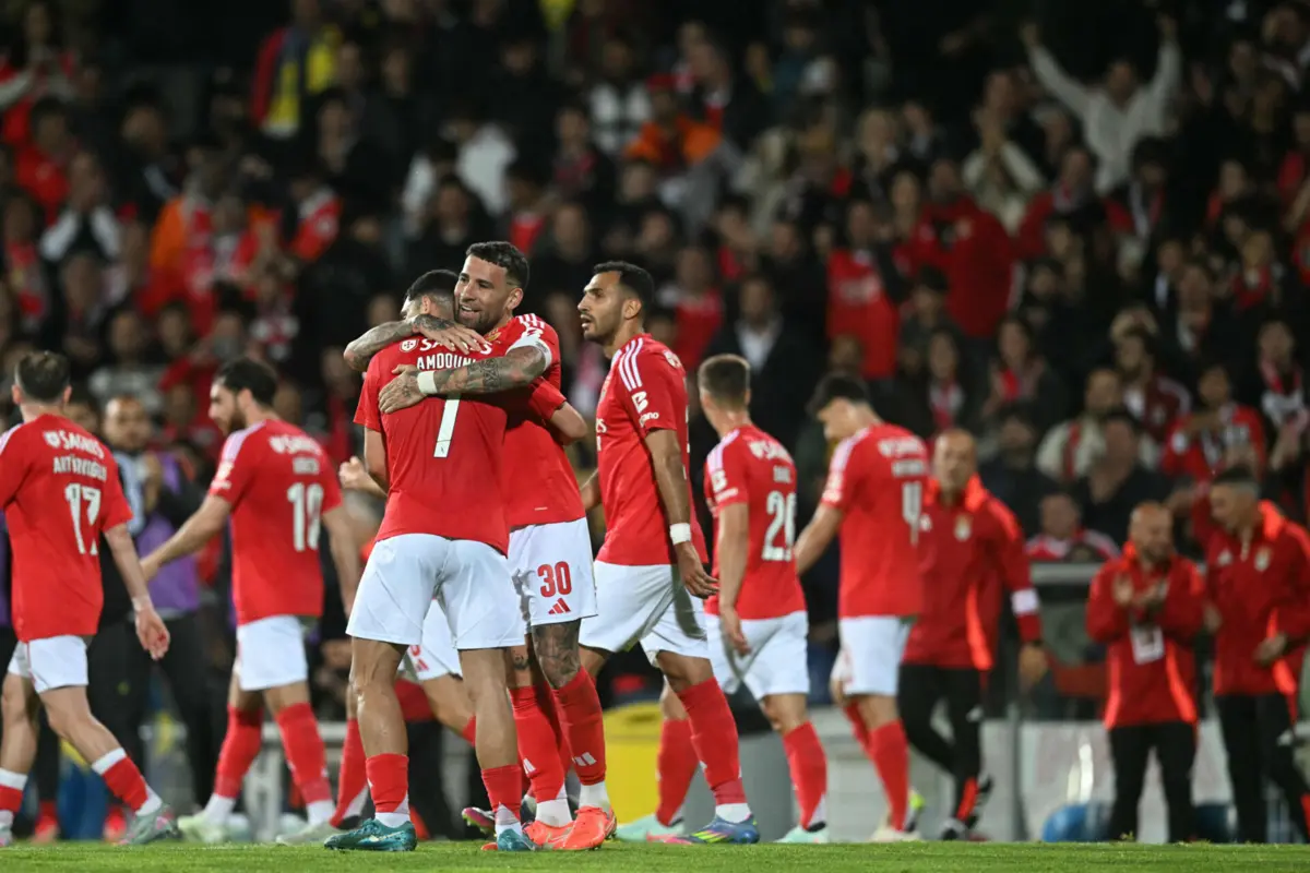 Imagem de contexto do artigo Águia impõe lei da vantagem com os olhos postos no dérbi do título. Benfica vence Estoril