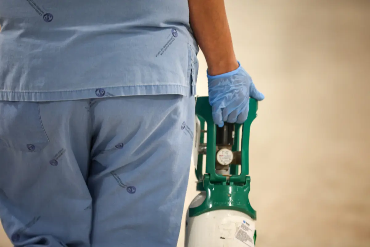 Imagem de contexto do artigo Médica que fez denúncias de "más práticas clinicas" no Hospital de Faro arrisca-se a pagar indemnização de 172 mil euros