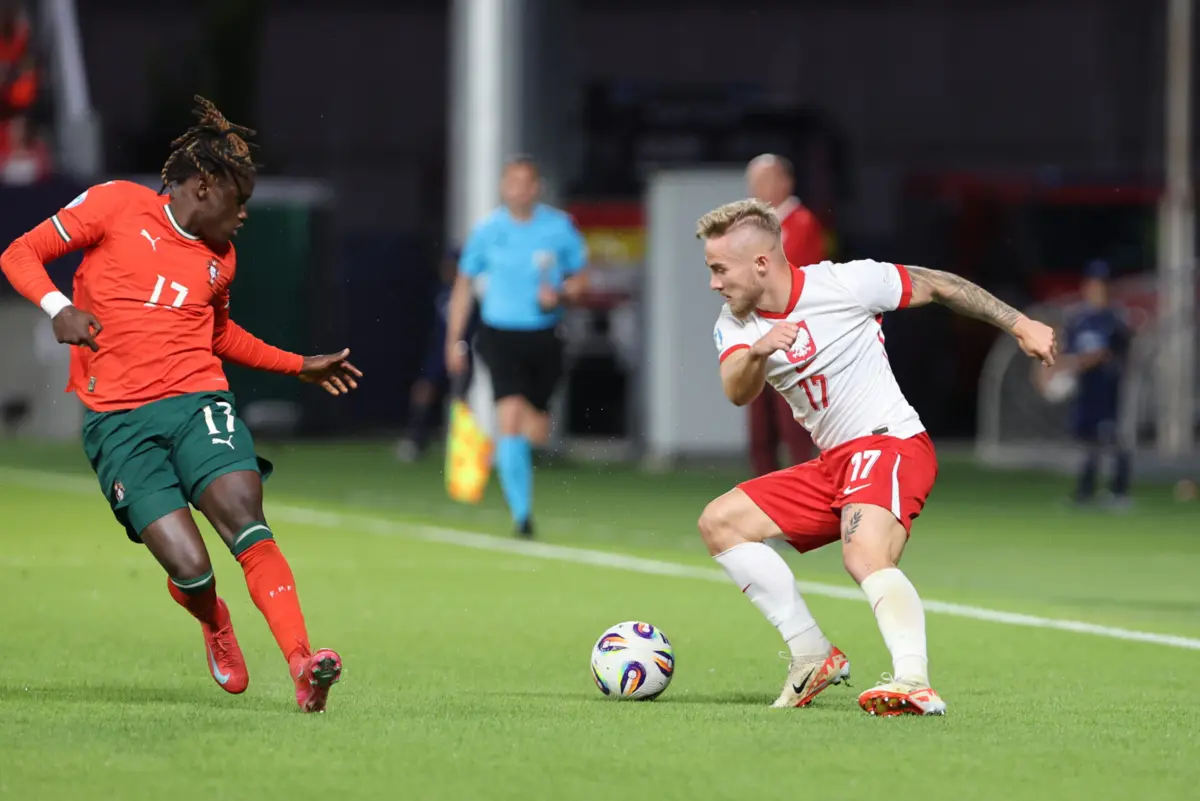 Imagem de contexto do artigo Mão cheia de Portugal frente à Polónia e liderança do grupo: jogo resolvido na 1.ª parte com bis de Quenda. Veja os golos