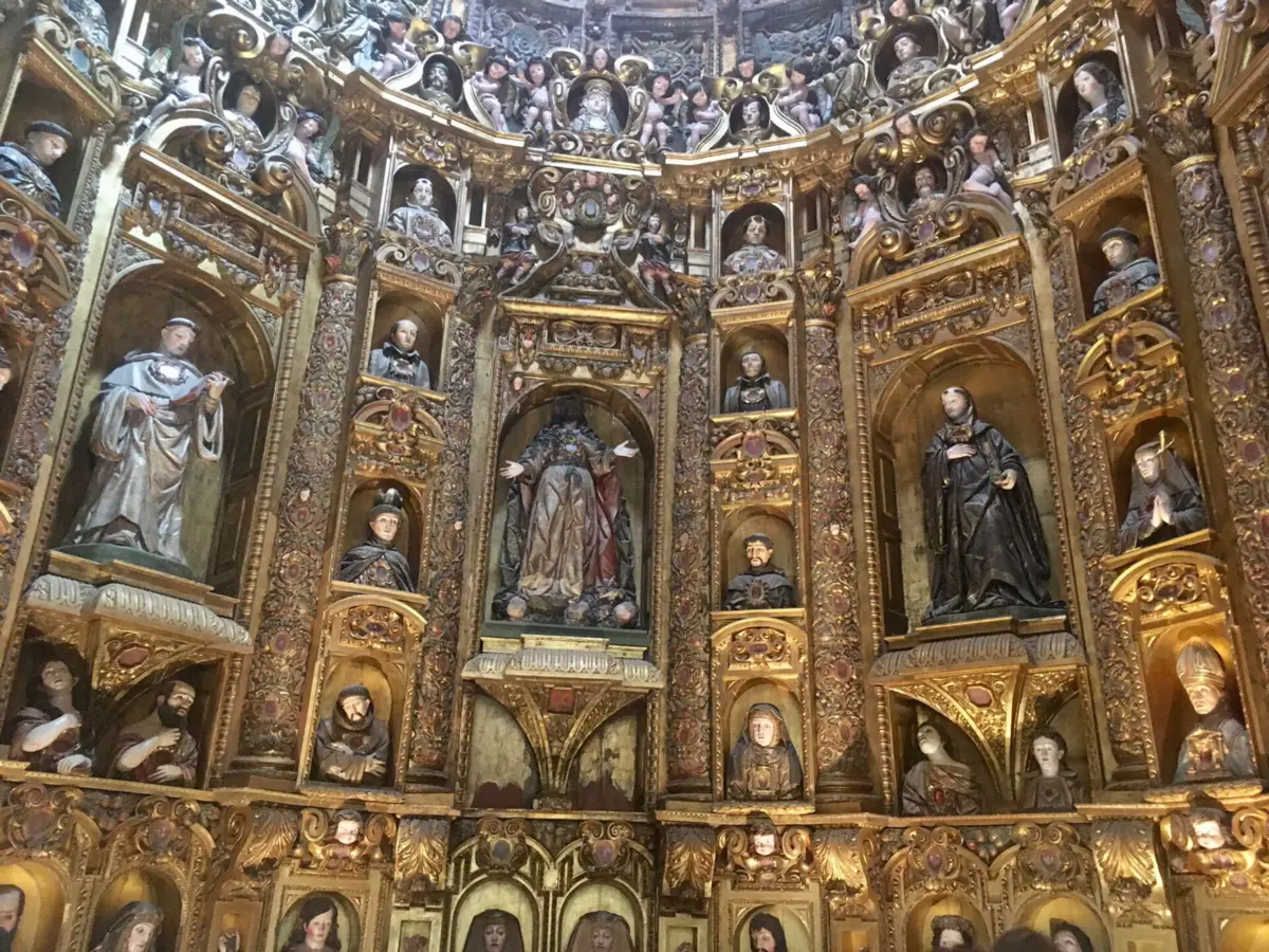 Imagem de contexto do artigo Alcobaça procura ajuda para salvar a frágil imponência das figuras de terracota