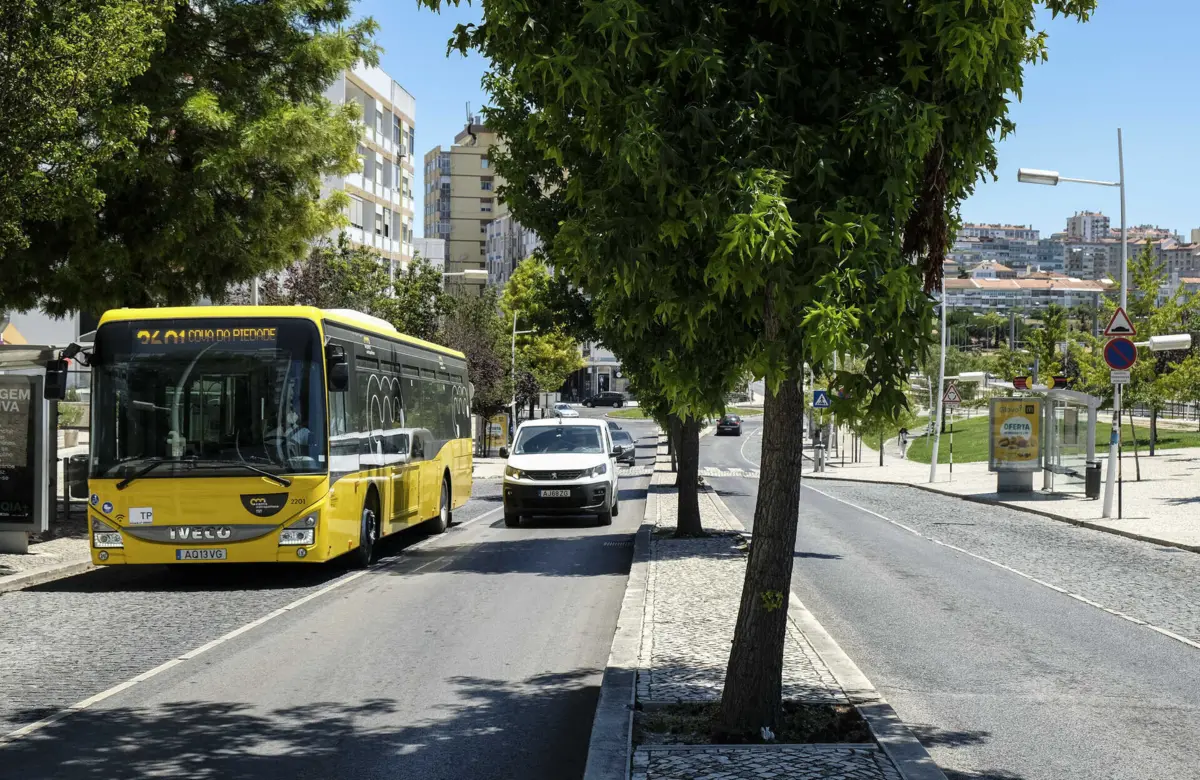 Imagem de contexto do artigo Bilhetes de bordo da Carris podem ser pagos através de MB Way a partir desta quarta-feira