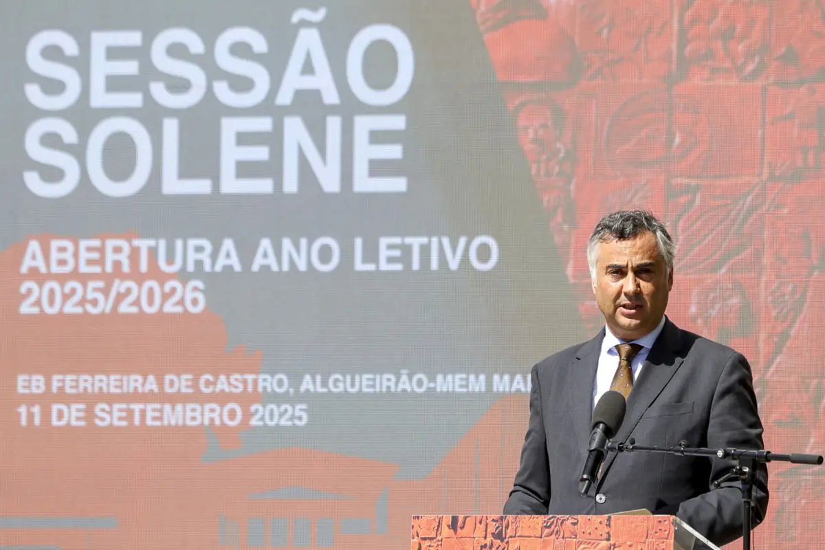 O governante desvalorizou o atraso na contratação de medidores linguísticos e culturais