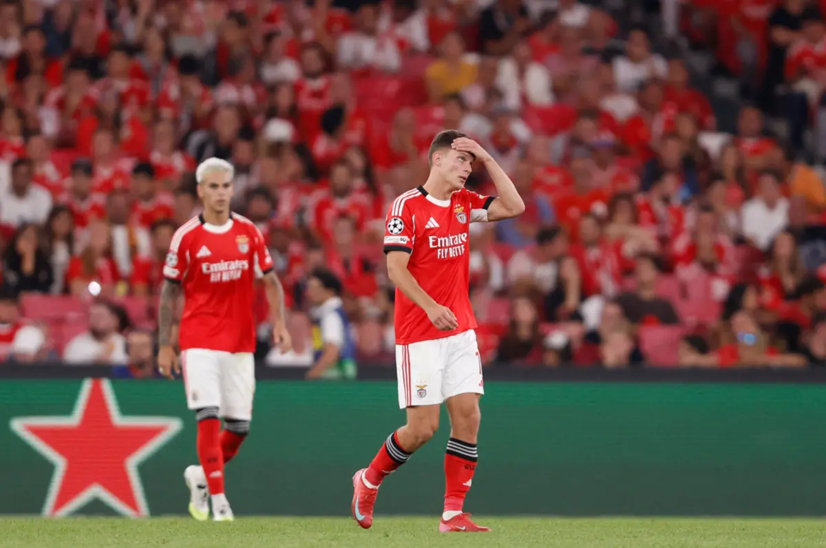 Imagem de contexto do artigo Um azeri nunca vem só e está aqui um problema do Qarabag. Benfica perde na Champions