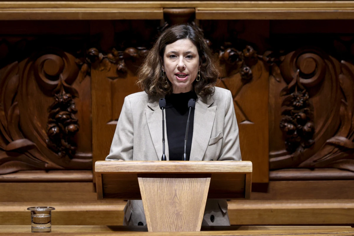 Imagem de contexto do artigo IL atira à direita e à esquerda: "partidos populistas não são confiáveis"