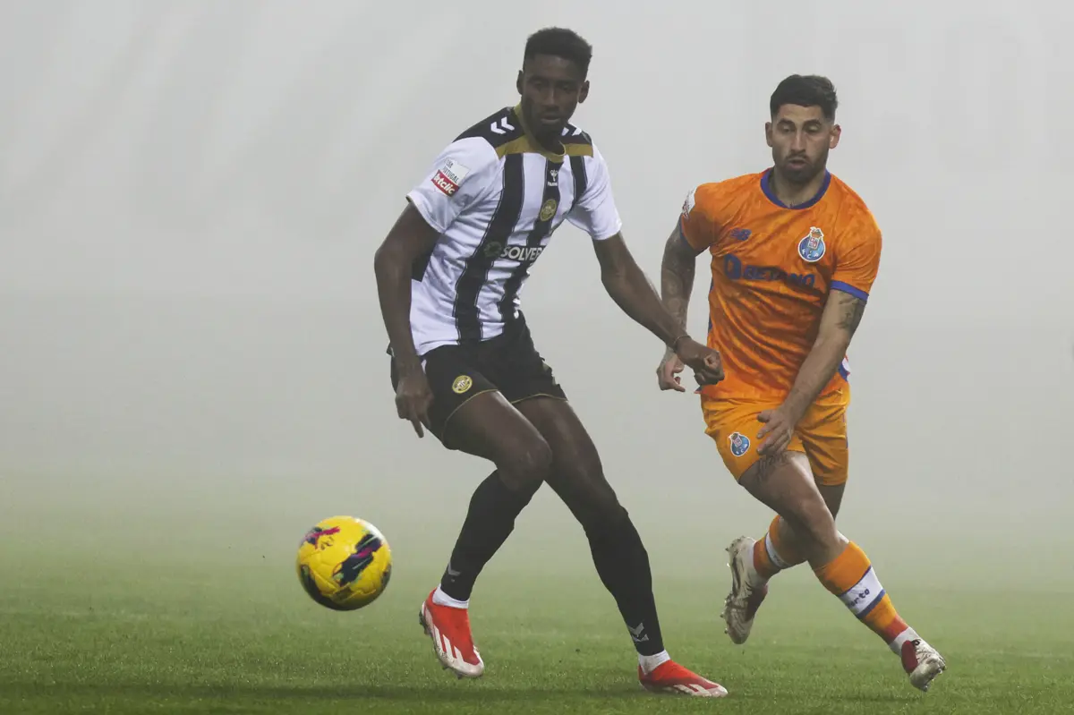 Imagem de contexto do artigo Nacional-FC Porto adiado. Jogo vai ser retomado dia 15 de janeiro