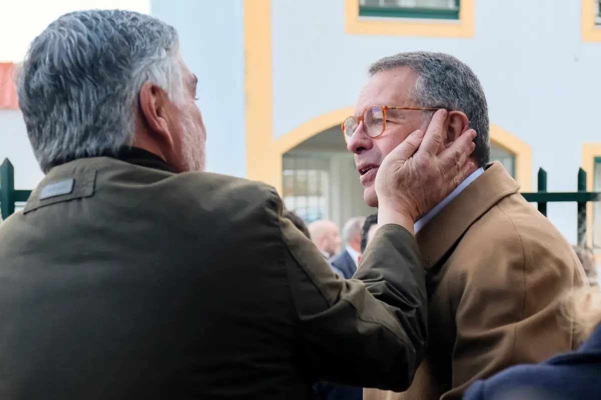 Imagem de contexto do artigo Em dia de "campanha abençoada", Seguro promete "relações adultas entre órgãos de soberania"
