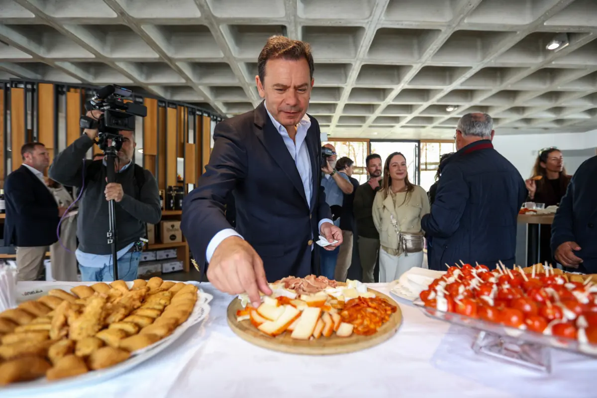 O caminho, acentua Montenegro, é continuar a baixar o défice