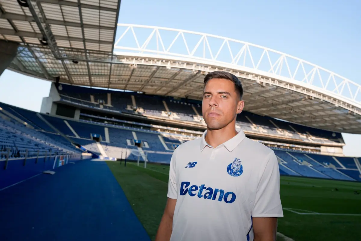 Imagem de contexto do artigo Polaco Jan Bednarek chega para defesa do FC Porto proveniente do Southampton