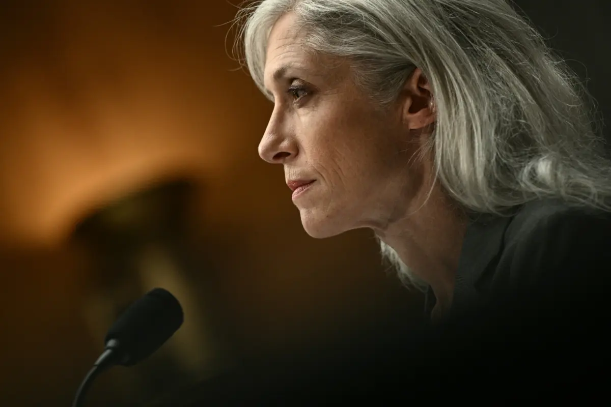 Imagem de contexto do artigo Antiga diretora do comité consultivo sobre vacinas afirma que foi demitida por se recusar a "substituir evidências por ideologia"