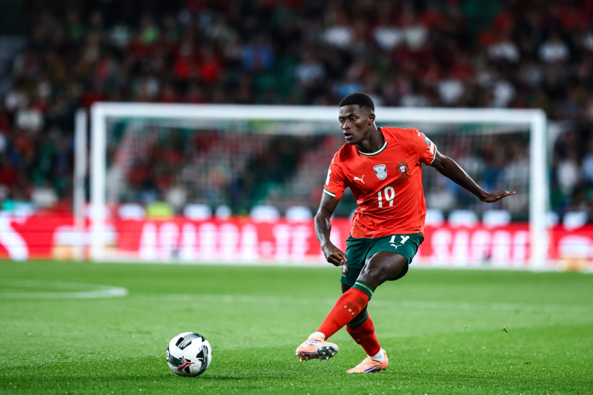 Imagem de contexto do artigo Mundial 2026: Nuno Mendes desfalca seleção devido a entorse no joelho