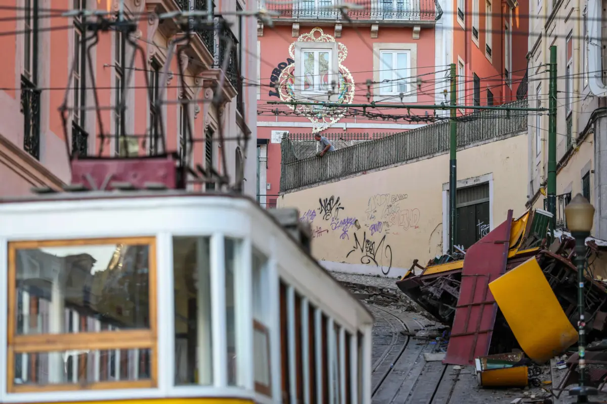 O descarrilamento do Elevador da Glória, sob gestão da Carris, provocou 16 mortos e duas dezenas de feridos