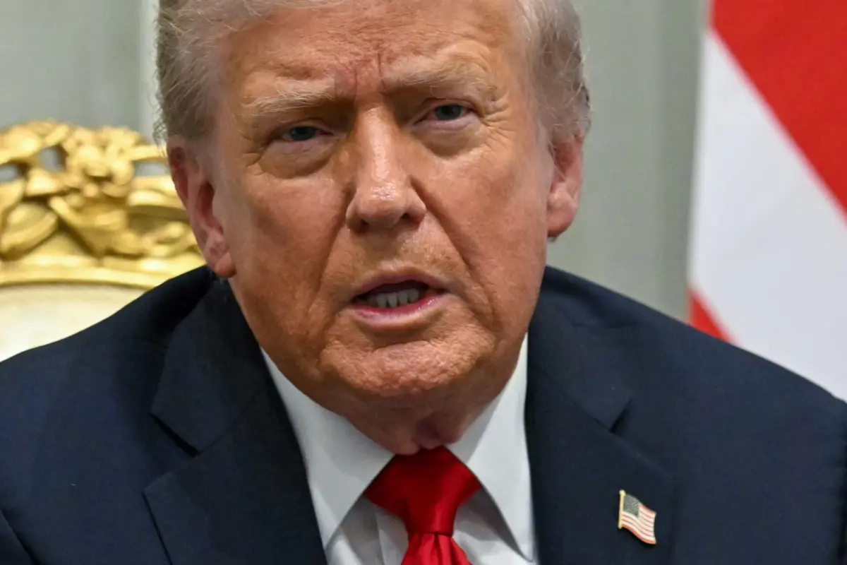 Imagem de contexto do artigo Presidente dos EUA comuta pena de ex-deputado republicano condenado por fraude