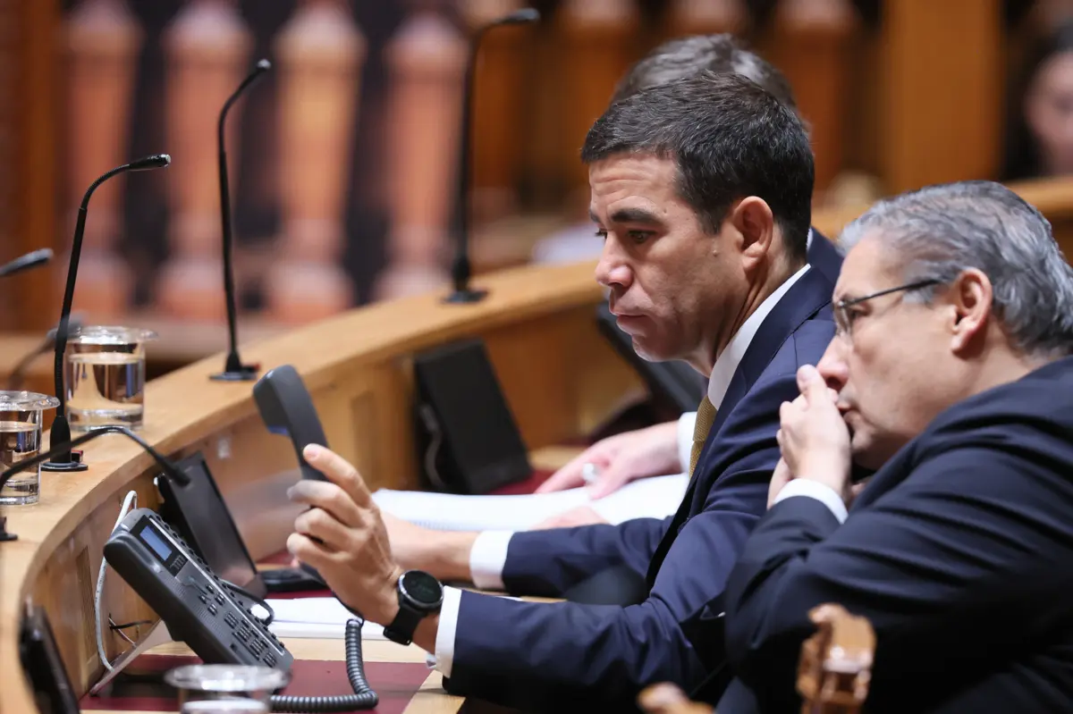 Imagem de contexto do artigo Parlamento dividido aprova nova lei de estrangeiros. Chega junta-se ao PSD, CDS, IL e JPP