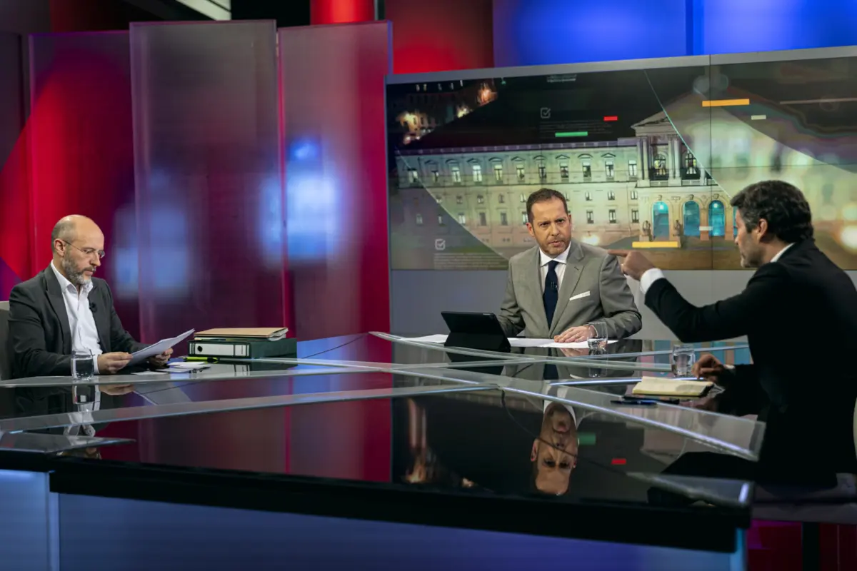 Imagem de contexto do artigo Ventura acusa Livre de querer “bar aberto” no SNS, Tavares fala em “enorme injustiça”