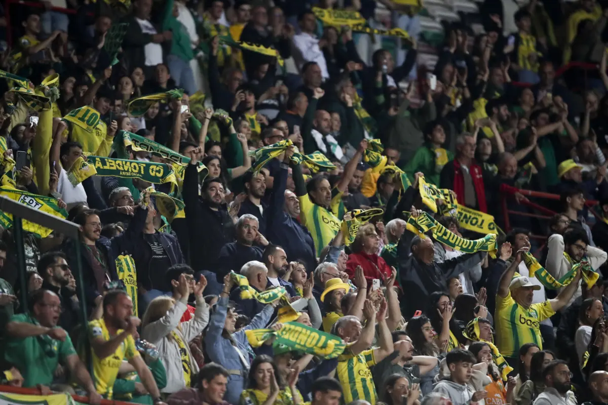 Imagem de contexto do artigo Milhares de pessoas, música e fogo de artifício recebem jogadores do Tondela