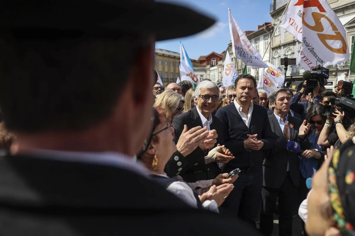 Imagem de contexto do artigo Montenegro sente-se "farol do país", Aguiar-Branco entra na campanha. Pedro Nuno diz que PS está "em crescendo"