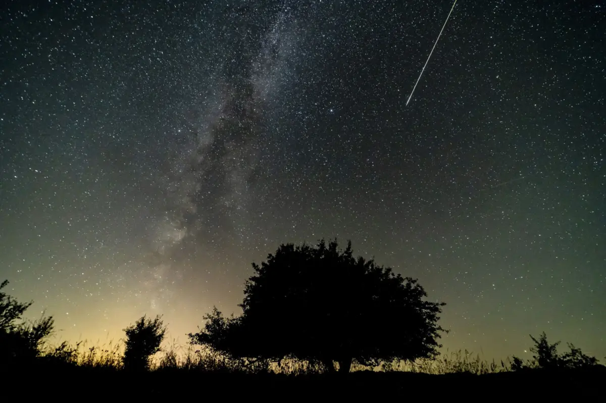 Imagem de contexto do artigo As "brilhantes" Perseidas iluminaram o céu: as imagens de uma das mais "interessantes" chuvas de meteoros