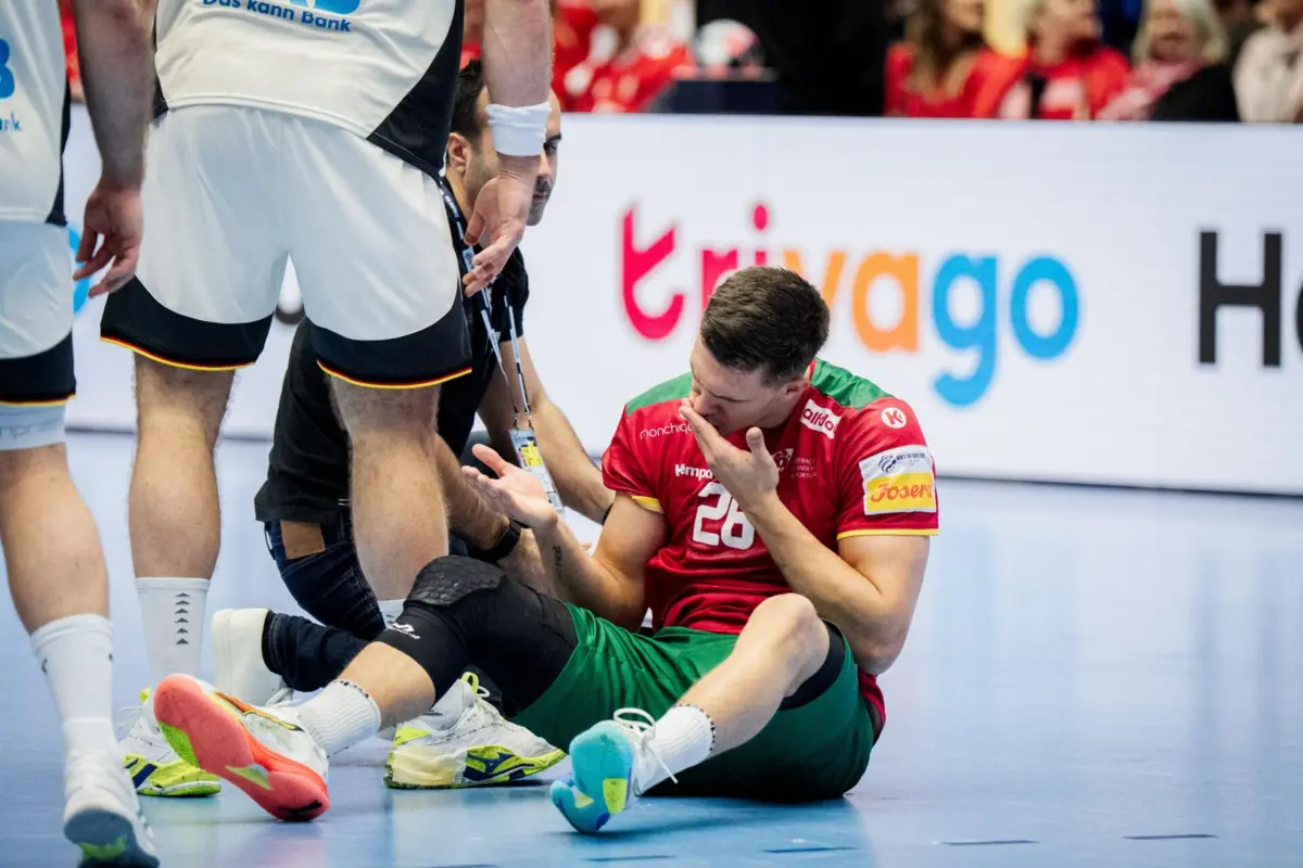 Imagem de contexto do artigo "Ainda somos fraquinhos para eles." Selecionador de andebol critica erros de arbitragem e organismos internacionais