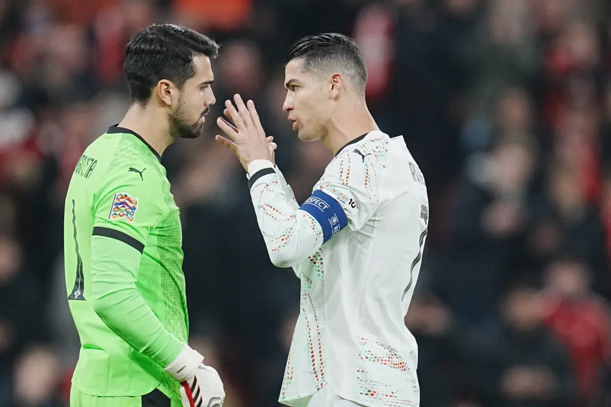 Imagem de contexto do artigo Diogo Costa foi fortaleza, mas inundou com a água metida pela equipa. Portugal perde na Dinamarca