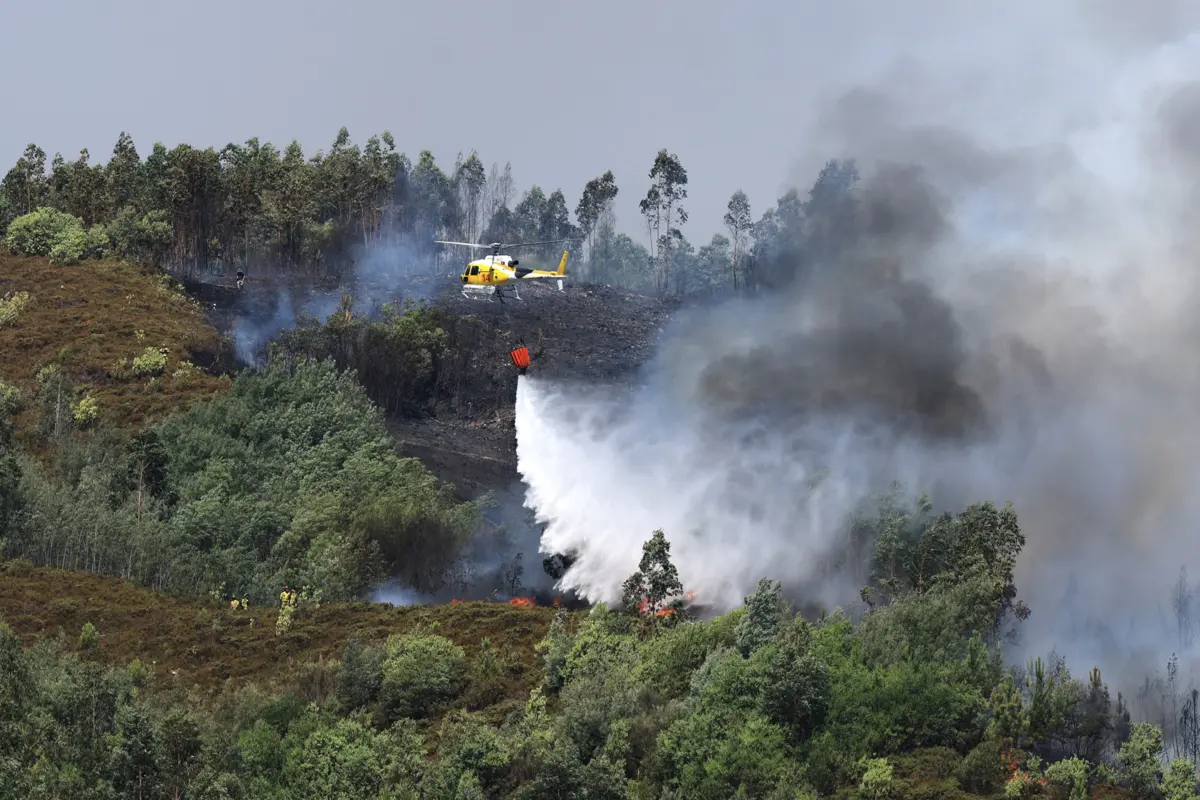 Imagem de contexto do artigo Acidente deixa helicóptero inoperacional junto ao fogo em Arcos de Valdevez. Não há feridos