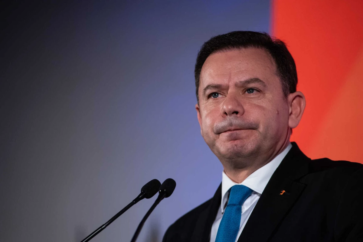 Imagem de contexto do artigo "Há petróleo no Largo do Rato." Montenegro atira às promessas e ao "exagero" de Pedro Nuno