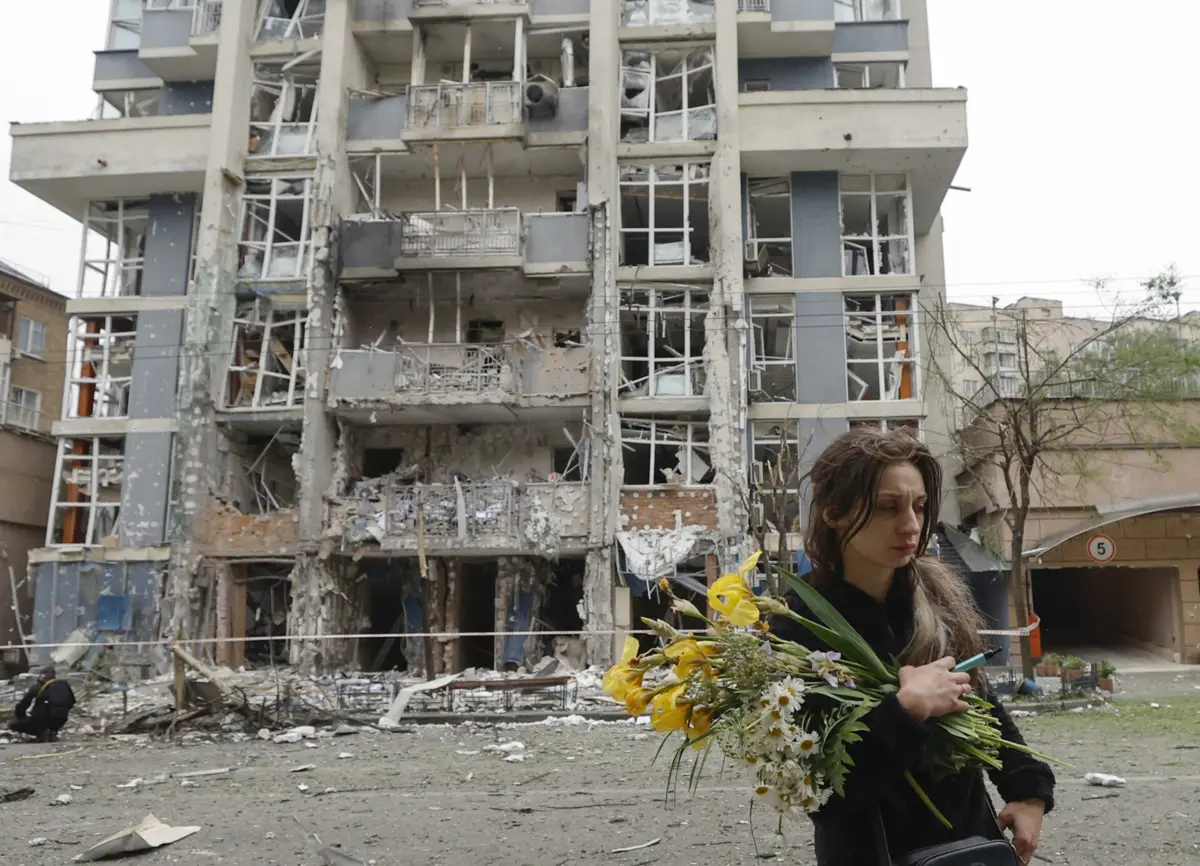 “Precisamos da maior pressão internacional sobre a Rússia para parar esta guerra”, insiste a diplomata comunitária