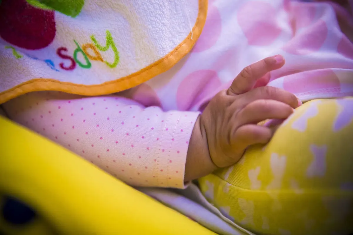 Imagem de contexto do artigo Bebé de quatro meses chegou ao hospital de Gaia bem de saúde e entregue pela GNR