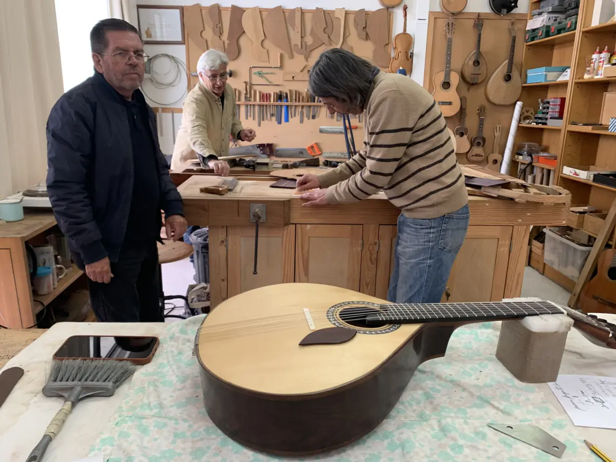 Imagem de contexto do artigo "Construir uma guitarra portuguesa é como dar a volta ao mundo"