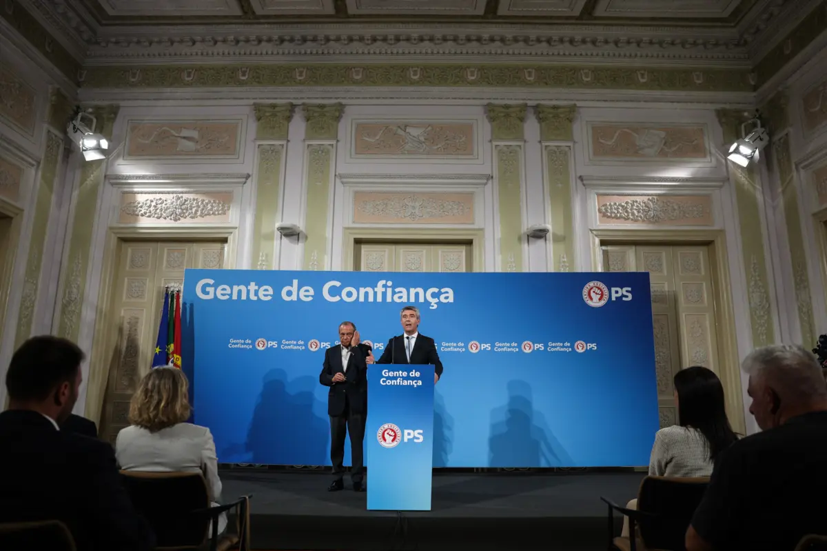 Imagem de contexto do artigo OE2026: Carneiro anuncia “abstenção exigente” do PS com críticas