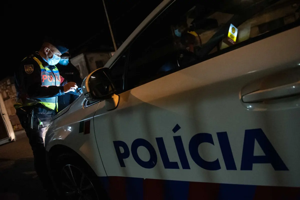 A equipa de trânsito identificou o condutor através do sistema do "polícia automático"