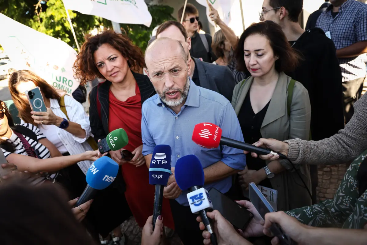 Imagem de contexto do artigo Tavares acusa Mariana Leitão de "desespero" e exige pedido de desculpa: é uma "irresponsabilidade política e até social"