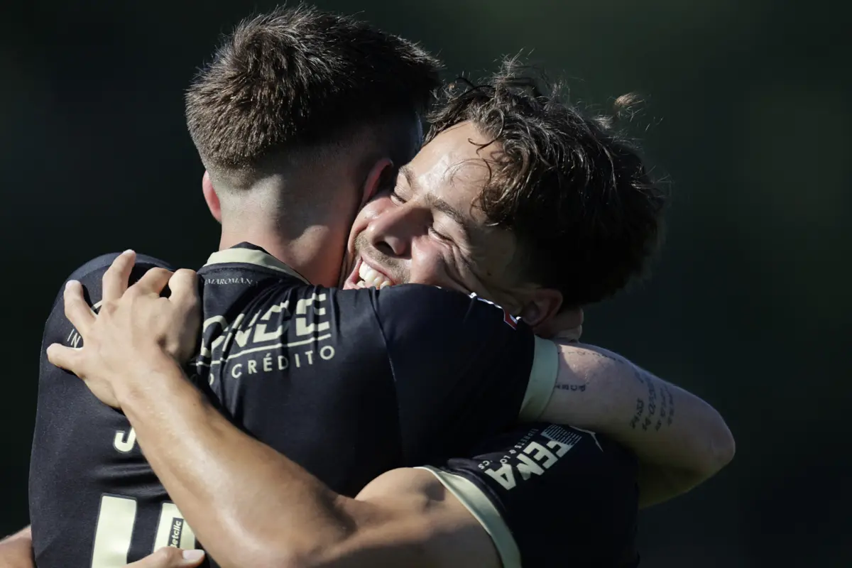 O jogador do Vizela Hugo Oliveira festeja o golo