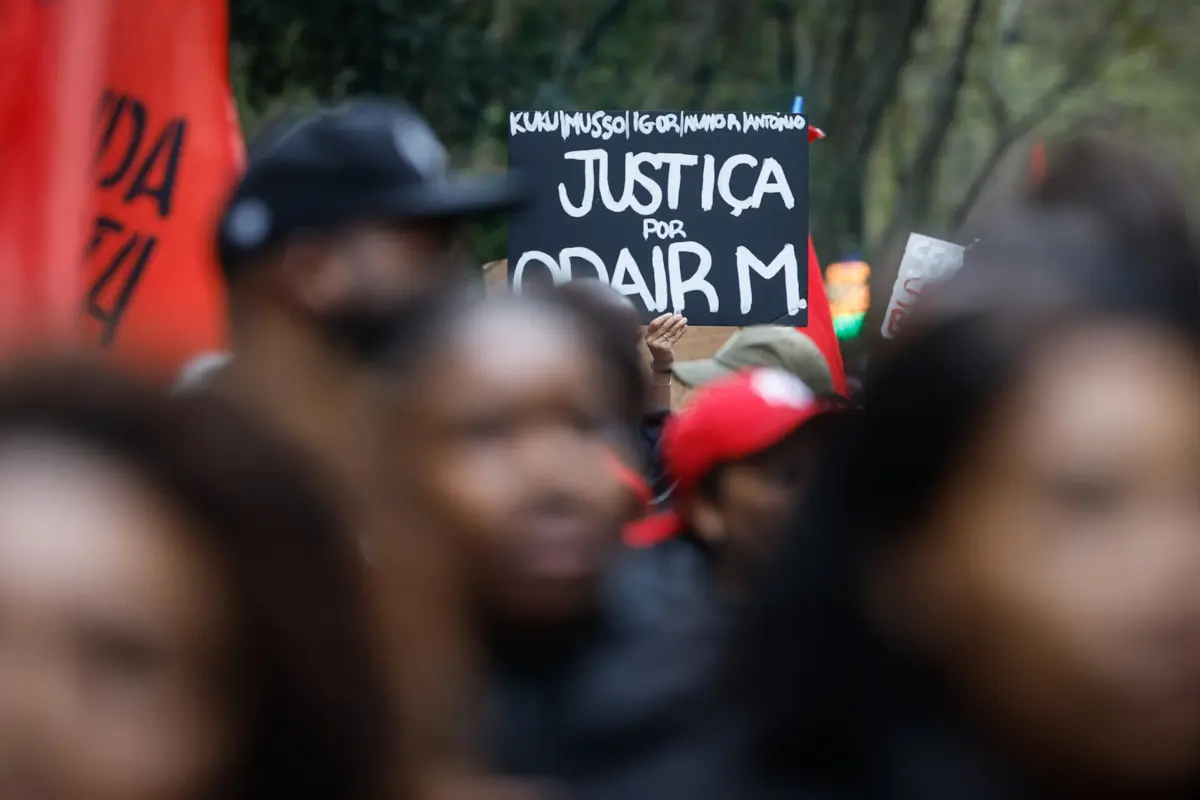 Quer na igreja da Buraca, quer no cemitério não era visível a presença de agentes da PSP