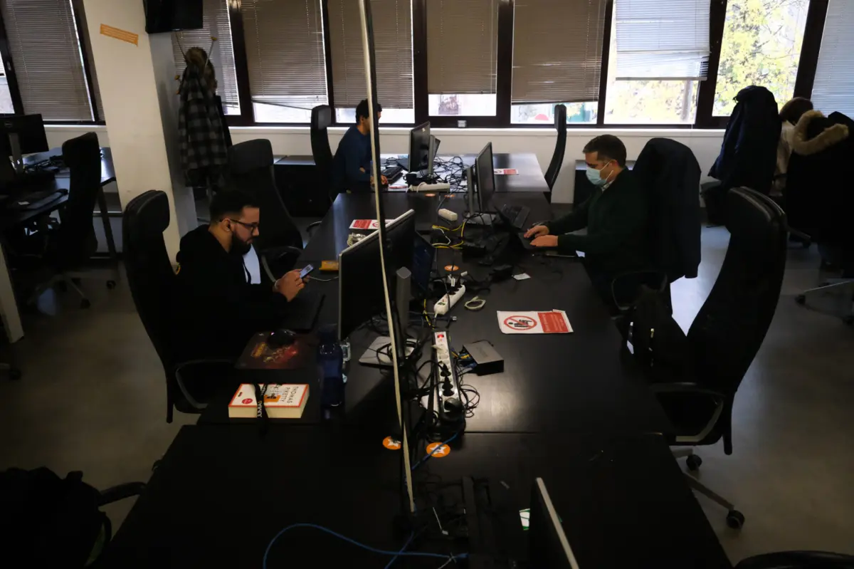 Tanto as taxas de emprego como as taxas de participação da OCDE atingiram máximos históricos