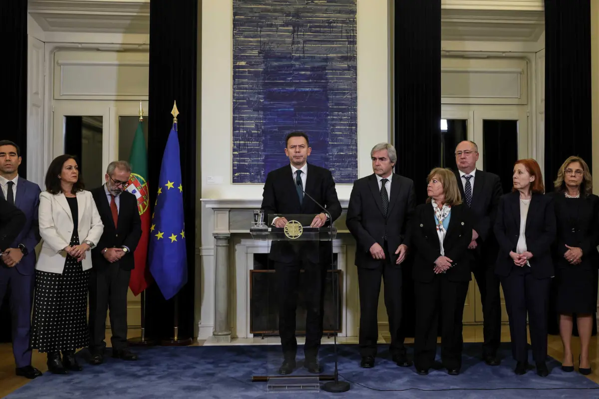 Luís Montenegro intervém durante uma declaração no final da reunião do Conselho de Ministros extraordinário