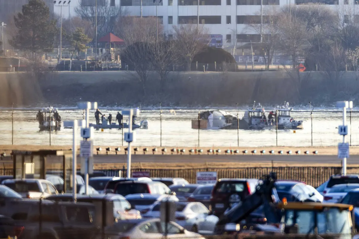 Imagem de contexto do artigo "Não acreditamos que haja sobreviventes." Colisão entre avião e helicóptero em Washington terá feito 67 mortos