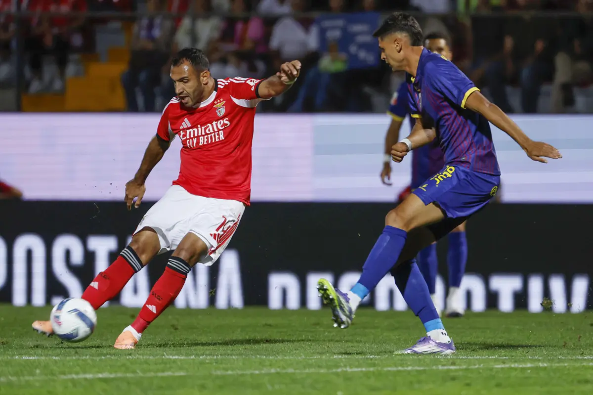 Imagem de contexto do artigo Antes da Champions, Pavlidis tornou tudo mais fácil na Taça: Benfica vence em Chaves, veja os golos