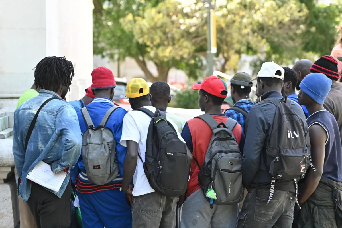 Imagem de contexto do artigo Imigrantes retirados de alojamento ilegal em Lisboa serão acompanhados para realojamento