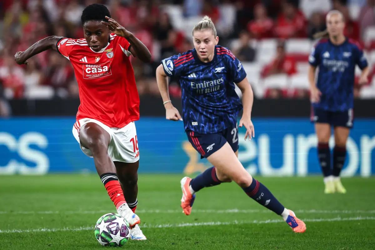 Imagem de contexto do artigo Nem a Luz guiou as águias à vitória: um autogolo e uma machadada final bastaram para Arsenal derrotar Benfica