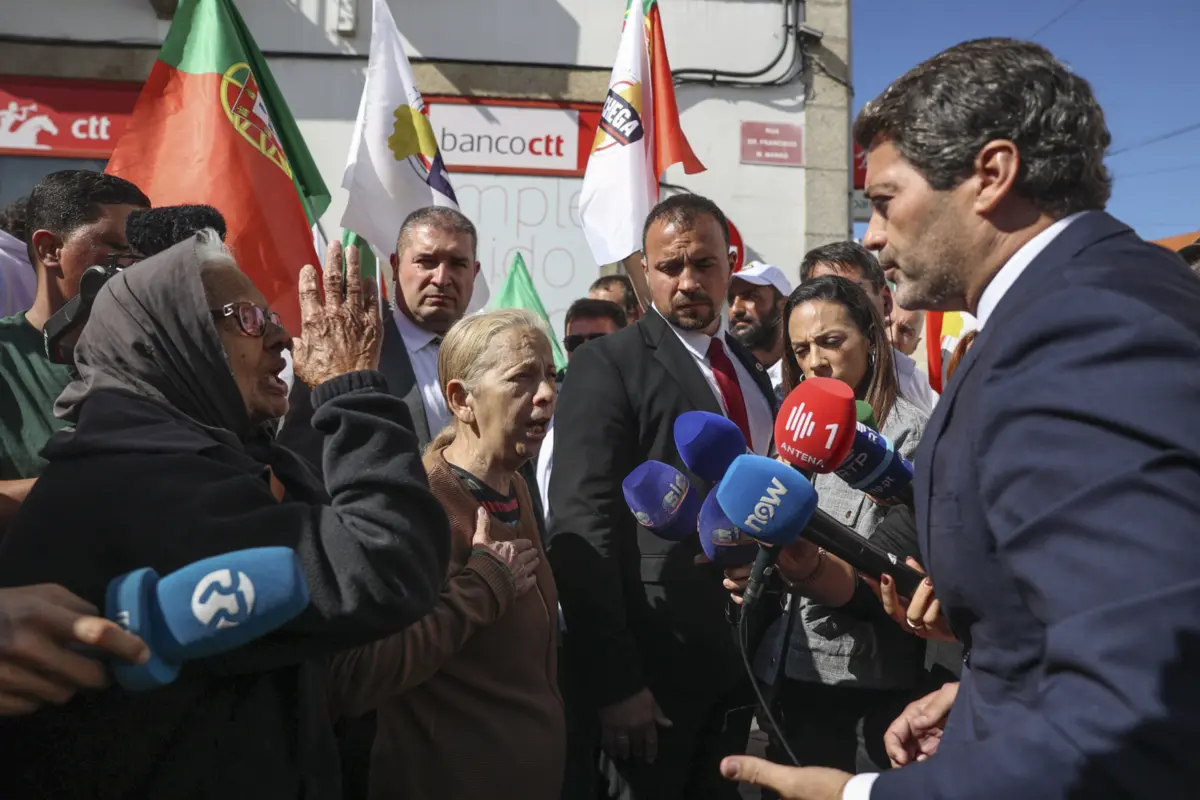 Imagem de contexto do artigo "É pior do que os ciganos. Vamos voltar ao fascismo?" O relato TSF do combate de ideias entre mãe e filha ciganas e Ventura