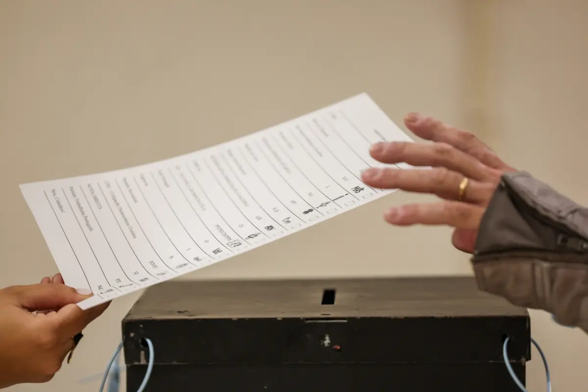 Imagem de contexto do artigo "Alguém votou por mim." CNE regista queixas de quem tentou votar, mas foi impedido de o fazer