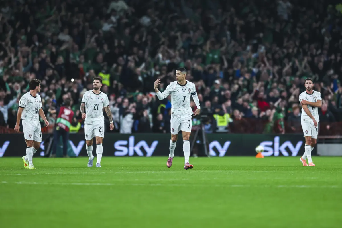 Portugal perdeu com a Irlanda, num jogo em que Ronaldo foi expulso