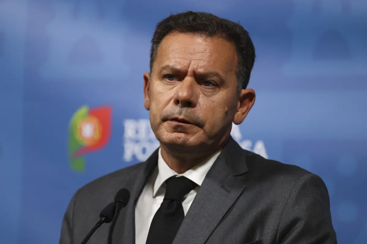 Imagem de contexto do artigo "É normal." Montenegro diz que pedido de mais documentos da Spinumviva "não é nada de mais"