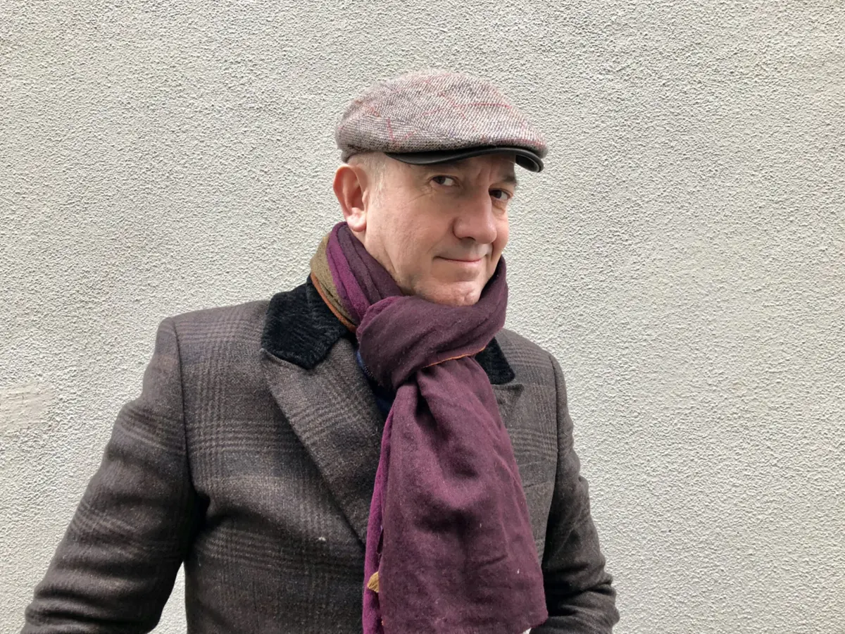 Imagem de contexto do artigo "Precisamos de ir para a batalha não com as armas, mas com o humor irónico"