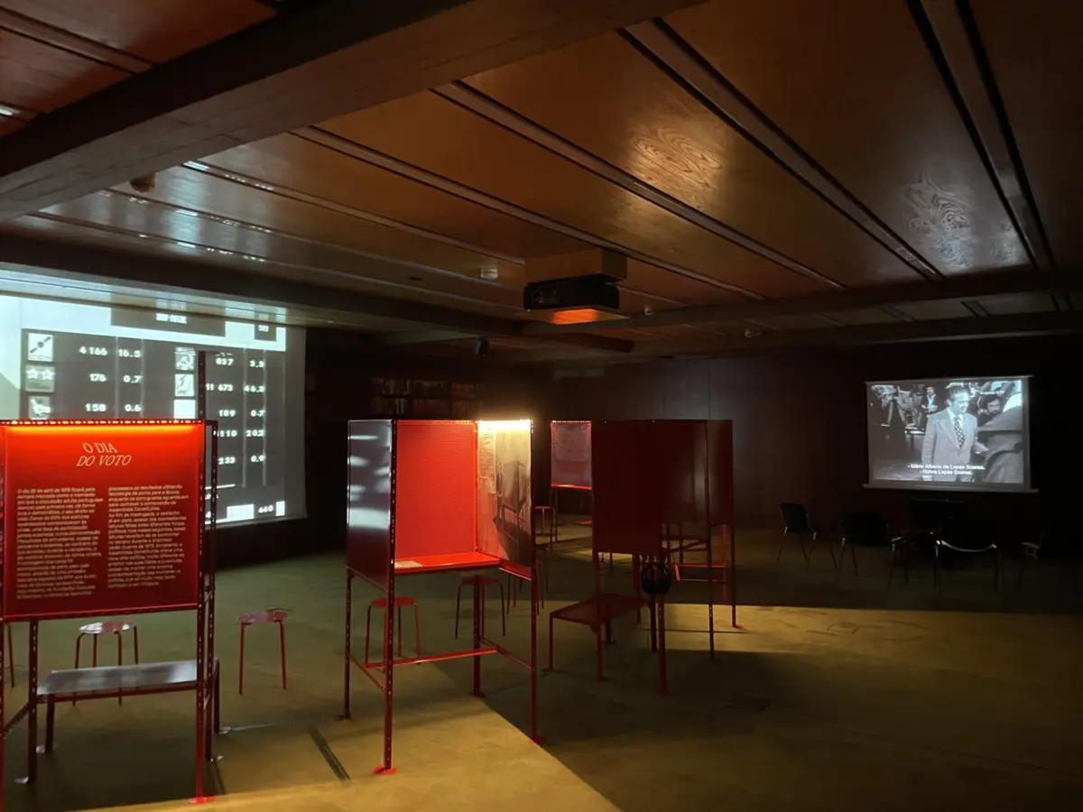 "Haverá eleições. 1975: as primeiras eleições livres em Portugal" é uma exposição da Comissão Comemorativa dos 50 anos do 25 de Abril e fica até ao final de outubro na Gulbenk