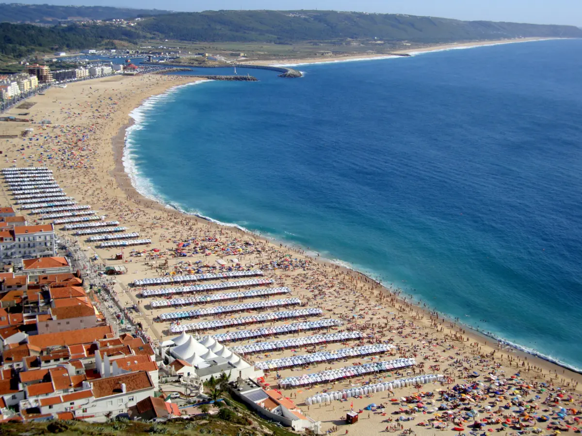 Imagem de contexto do artigo Praia da Nazaré reaberta para banhos