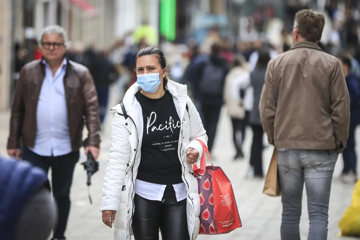 Imagem de contexto do artigo OMS alerta para aumento de casos de Covid-19 e para o risco de variante mais severa