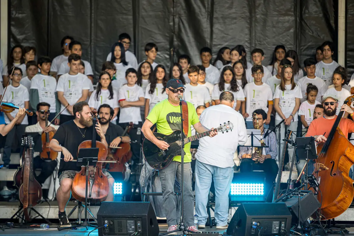 Imagem de contexto do artigo Concerto rock no rio Vez: “O Tim é fixe e tem uma voz espetacular”